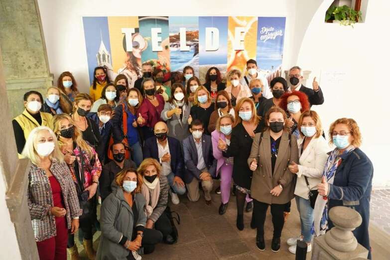 La alcaldesa Carmen Hernández con las congresistas que visitaron Telde/TA.